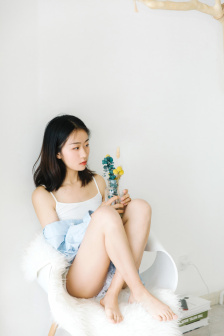 他缓慢而有力的撞着在车里视频